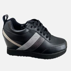 NWOB Very Volatile New Leather Platform Sneakers. Sz: 7